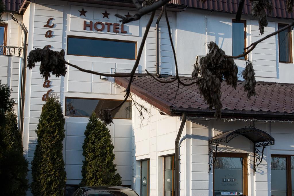 Hotel La Strada Ploiesti Ngoại thất bức ảnh