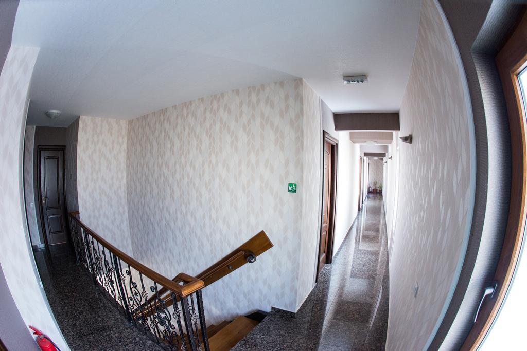 Hotel La Strada Ploiesti Ngoại thất bức ảnh