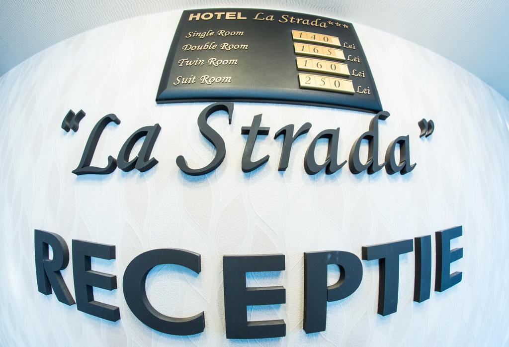 Hotel La Strada Ploiesti Ngoại thất bức ảnh