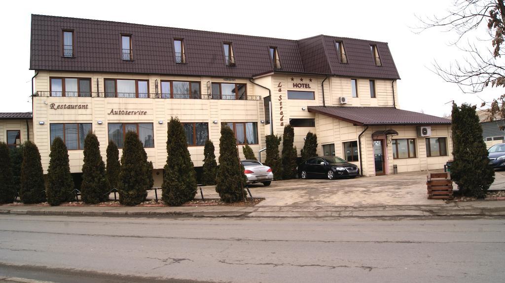 Hotel La Strada Ploiesti Ngoại thất bức ảnh