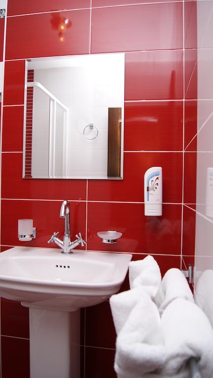 Hotel La Strada Ploiesti Phòng bức ảnh