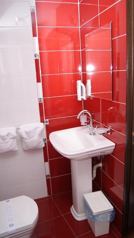 Hotel La Strada Ploiesti Phòng bức ảnh